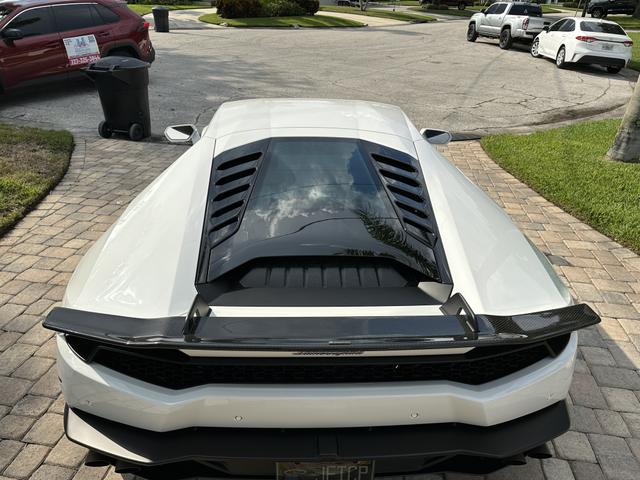 Photo of 2016 White Lamborghini Huracan