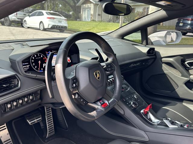 Photo of 2016 White Lamborghini Huracan