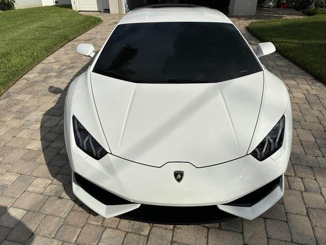 Photo of 2016 White Lamborghini Huracan