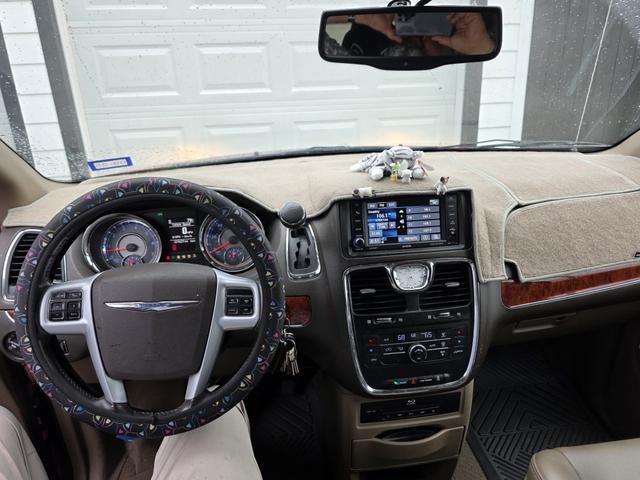 Photo of 2014 Red Chrysler Town & Country