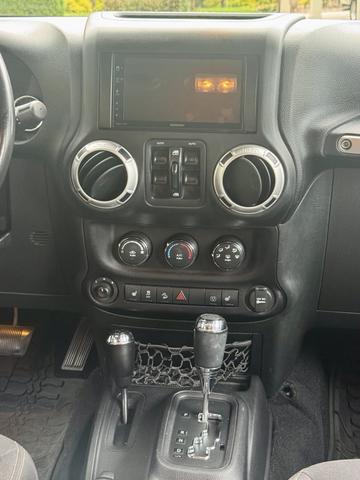 Photo of 2015 Silver Jeep Wrangler Unlimited