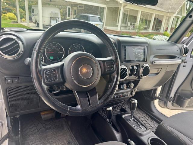 Photo of 2015 Silver Jeep Wrangler Unlimited