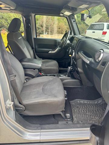 Photo of 2015 Silver Jeep Wrangler Unlimited