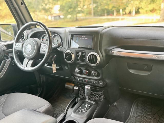 Photo of 2015 Silver Jeep Wrangler Unlimited