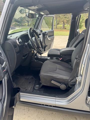 Photo of 2015 Silver Jeep Wrangler Unlimited