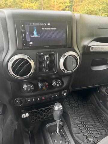 Photo of 2015 Silver Jeep Wrangler Unlimited