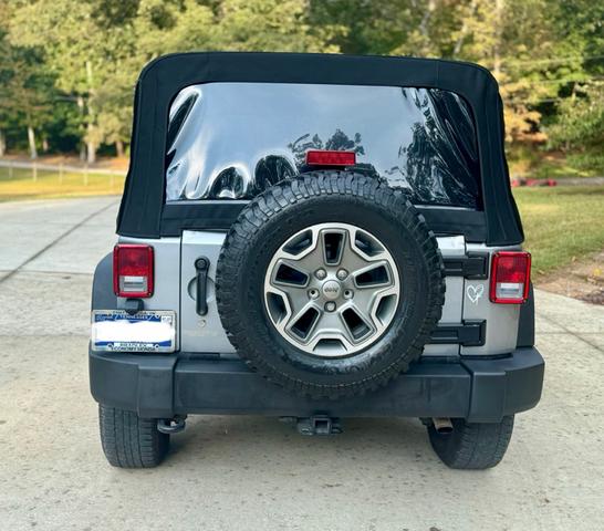 Photo of 2015 Silver Jeep Wrangler Unlimited
