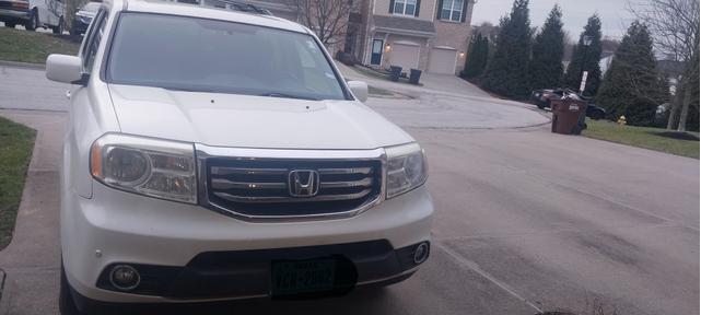 Photo of 2014 White Honda Pilot
