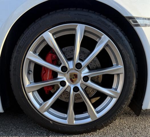 Photo of 2015 White Porsche Boxster