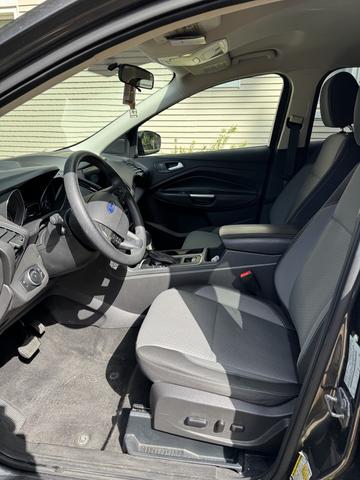 Photo of 2017 Gray Ford Escape