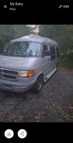 Photo of 2000 Silver Dodge Ram Van