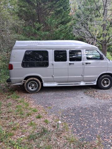 Photo of 2000 Silver Dodge Ram Van