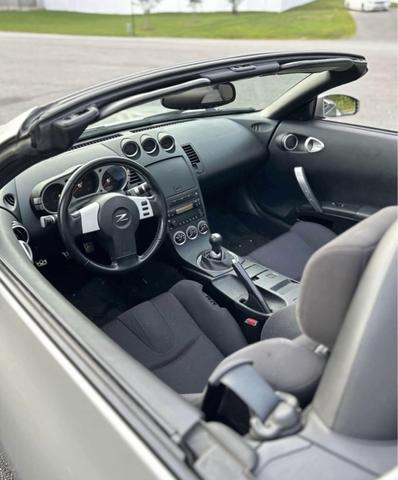 Photo of 2004 Silver Nissan 350Z