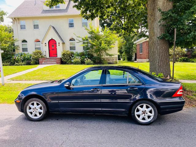 Photo of 2001 Blue Mercedes-Benz C-Class