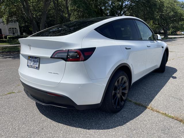 Photo of 2023 White Tesla Model Y