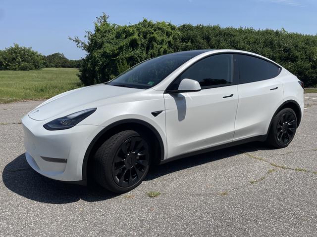 Photo of 2023 White Tesla Model Y