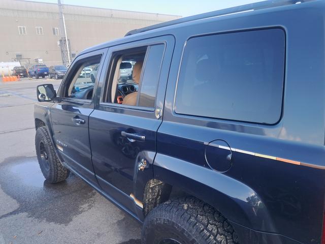 Photo of 2014 Blue Jeep Patriot