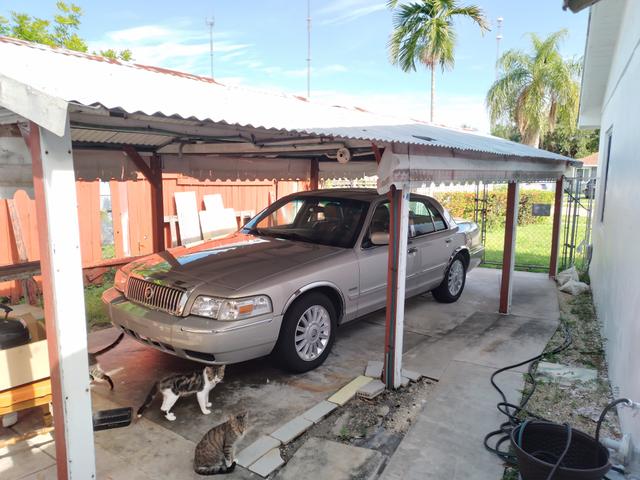 Photo of 2009 Silver Mercury Grand Marquis
