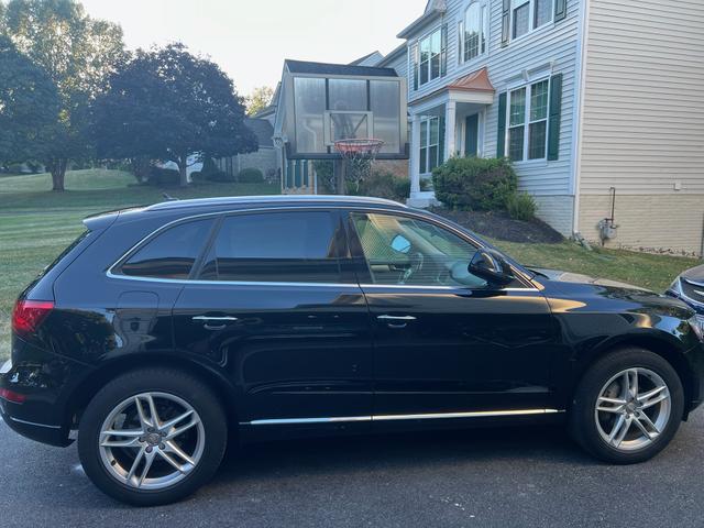 Photo of 2015 Black Audi Q5