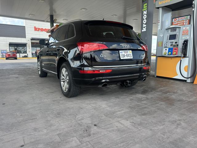 Photo of 2015 Black Audi Q5