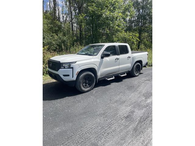 Photo of 2022 White Nissan Frontier