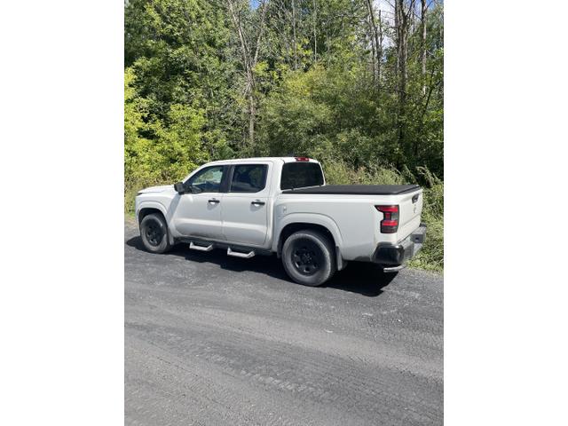 Photo of 2022 White Nissan Frontier