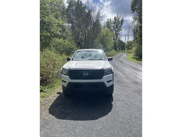 Photo of 2022 White Nissan Frontier