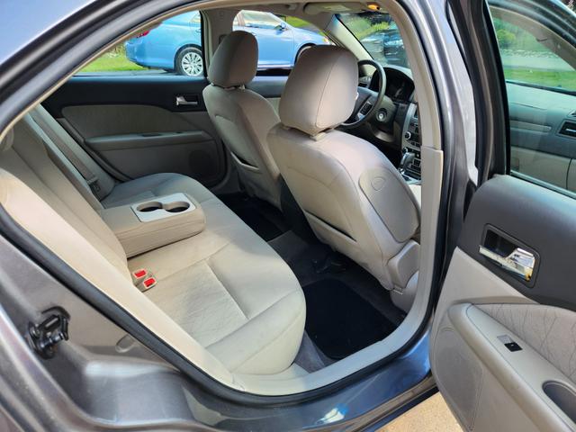 Photo of 2010 Gray Mercury Milan