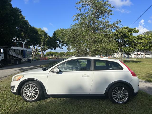 Photo of 2011 White Volvo C30