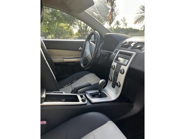 Photo of 2011 White Volvo C30