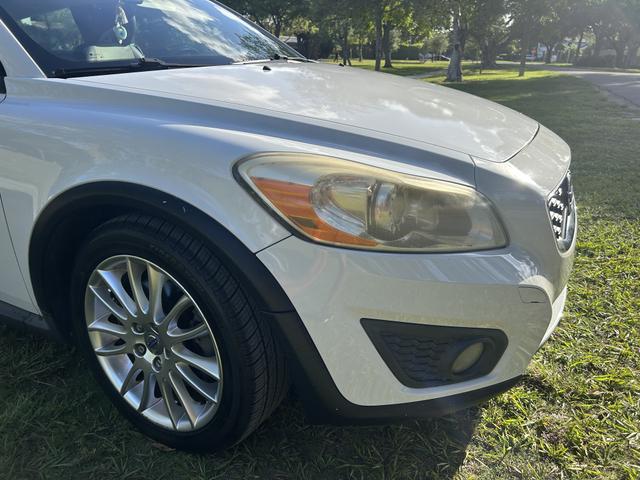 Photo of 2011 White Volvo C30