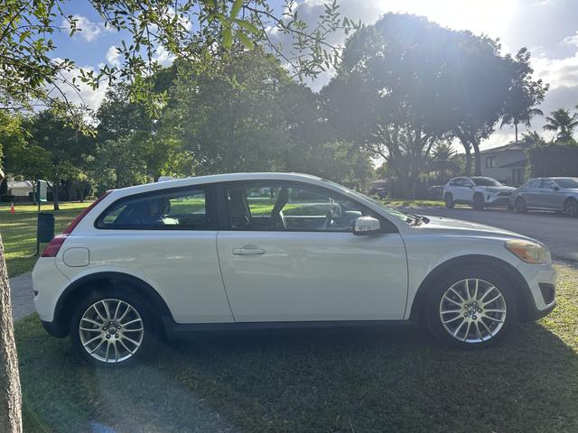 Photo of 2011 White Volvo C30