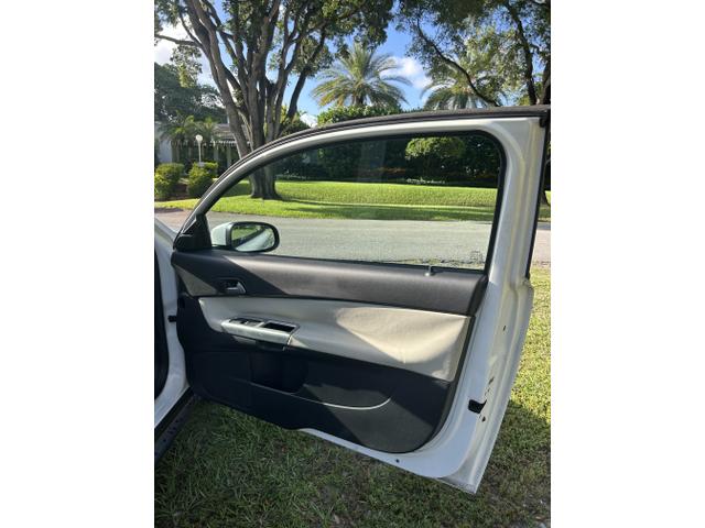 Photo of 2011 White Volvo C30