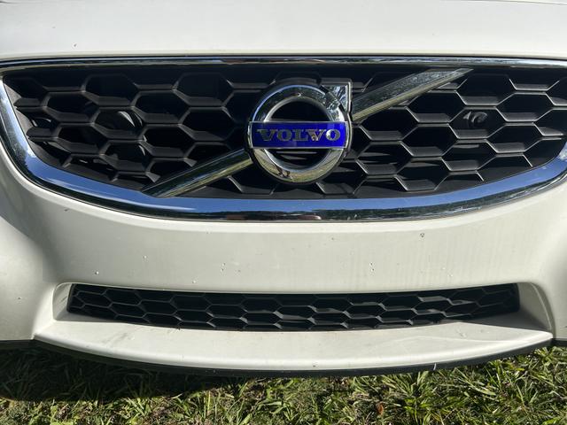 Photo of 2011 White Volvo C30
