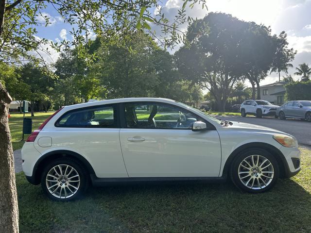 Photo of 2011 White Volvo C30