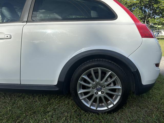 Photo of 2011 White Volvo C30
