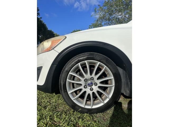 Photo of 2011 White Volvo C30