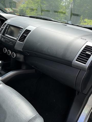 Photo of 2008 Silver Mitsubishi Outlander