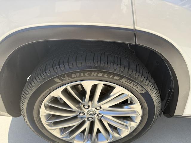 Photo of 2020 White Lexus RX 350