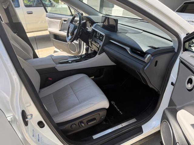 Photo of 2020 White Lexus RX 350