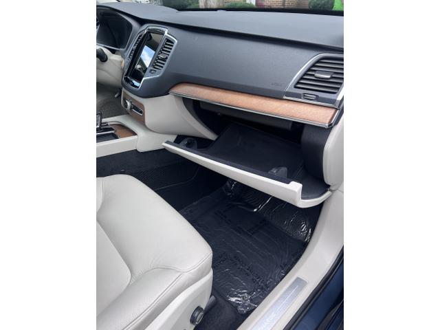 Photo of 2021 Blue Volvo XC90 Recharge Plug-In Hybrid