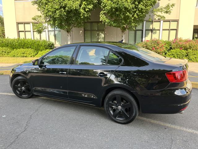 Photo of 2012 Black Volkswagen Jetta
