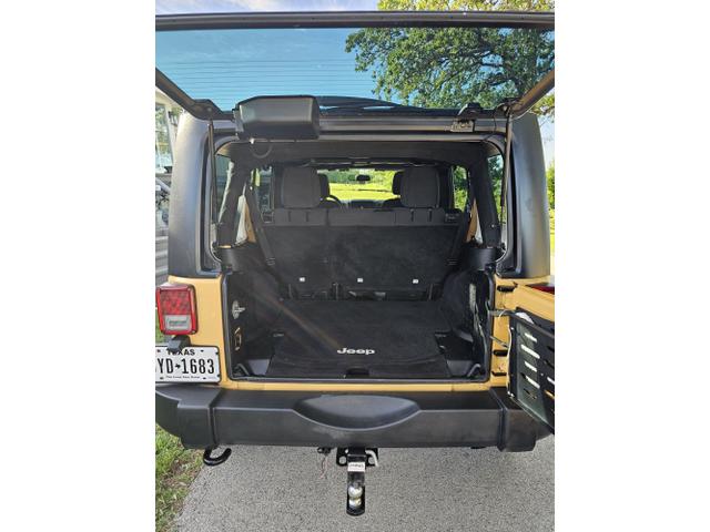 Photo of 2014 Yellow Jeep Wrangler Unlimited