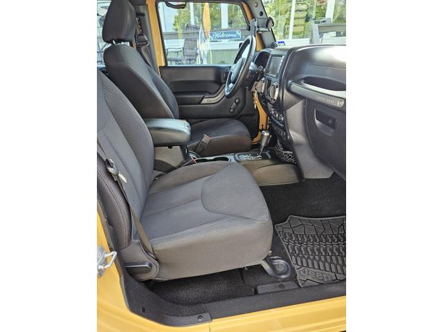 Photo of 2014 Yellow Jeep Wrangler Unlimited