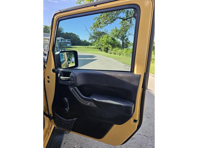 Photo of 2014 Yellow Jeep Wrangler Unlimited