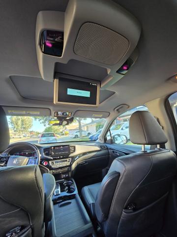 Photo of 2019 Black Honda Pilot