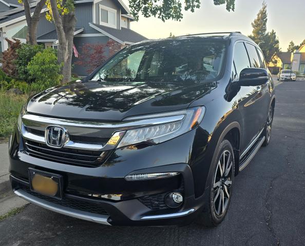 Photo of 2019 Black Honda Pilot