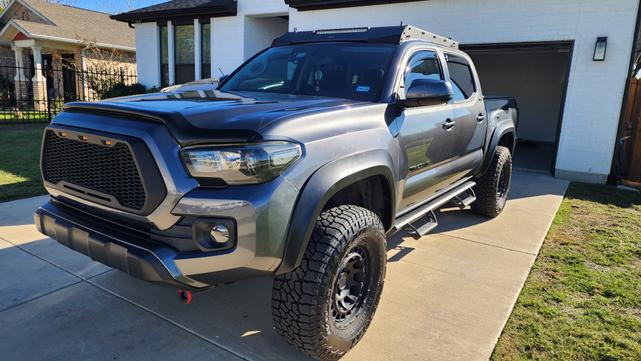 Photo of 2016 Gray Toyota Tacoma
