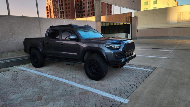 Photo of 2016 Gray Toyota Tacoma