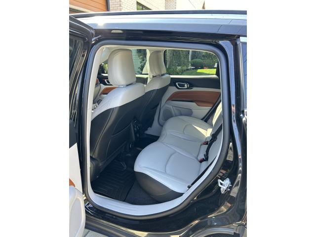 Photo of 2022 Black Jeep Compass